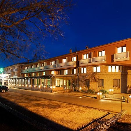 Hotel Pagony Wellness Ньиредьхаза Экстерьер фото