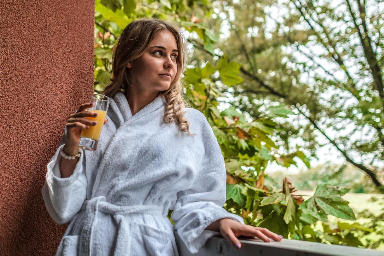 Hotel Pagony Wellness Ньиредьхаза Экстерьер фото