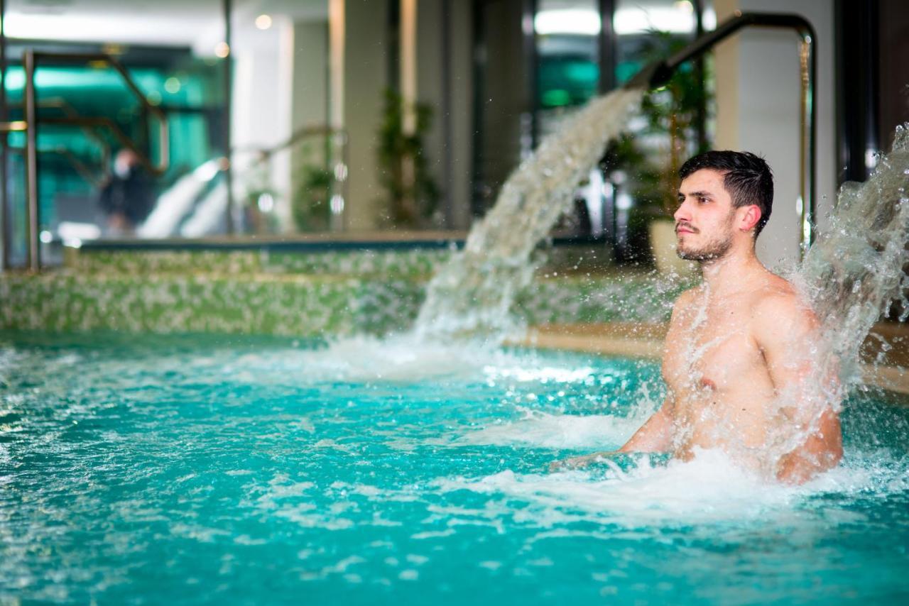Hotel Pagony Wellness Ньиредьхаза Экстерьер фото
