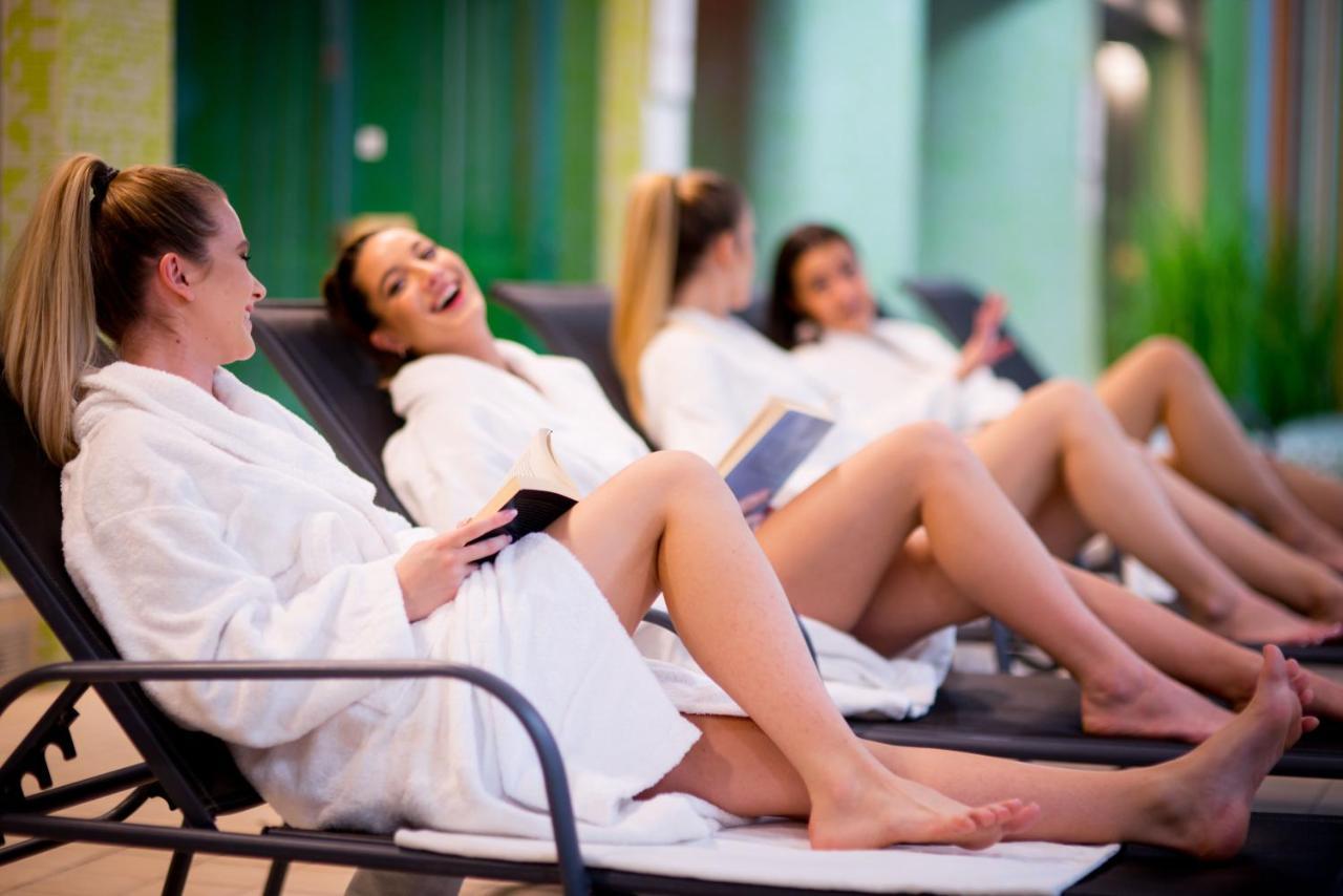 Hotel Pagony Wellness Ньиредьхаза Экстерьер фото