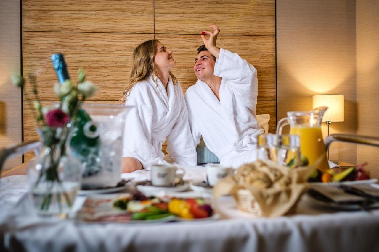 Hotel Pagony Wellness Ньиредьхаза Экстерьер фото
