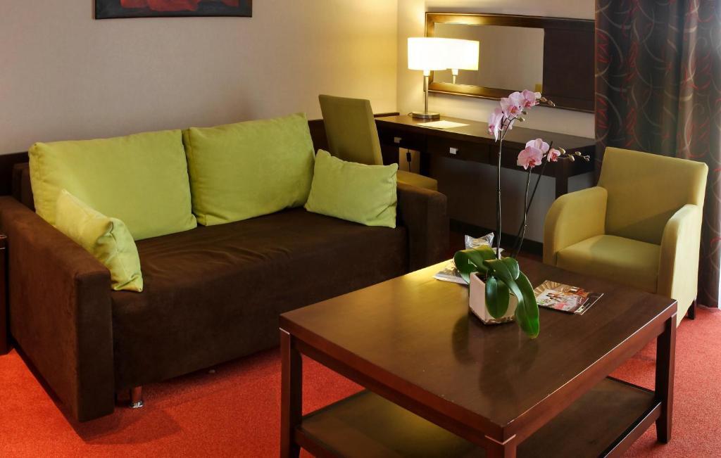 Hotel Pagony Wellness Ньиредьхаза Экстерьер фото