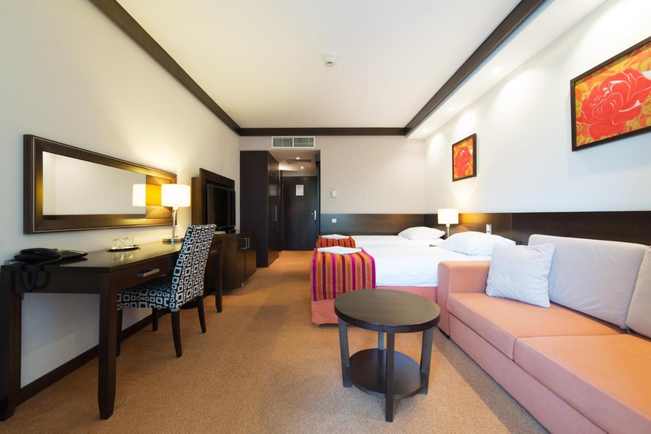 Hotel Pagony Wellness Ньиредьхаза Экстерьер фото