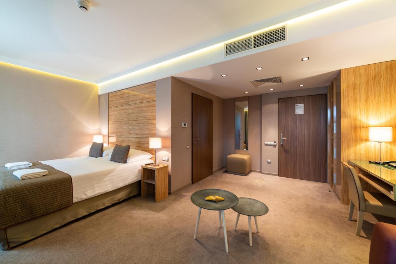 Hotel Pagony Wellness Ньиредьхаза Экстерьер фото