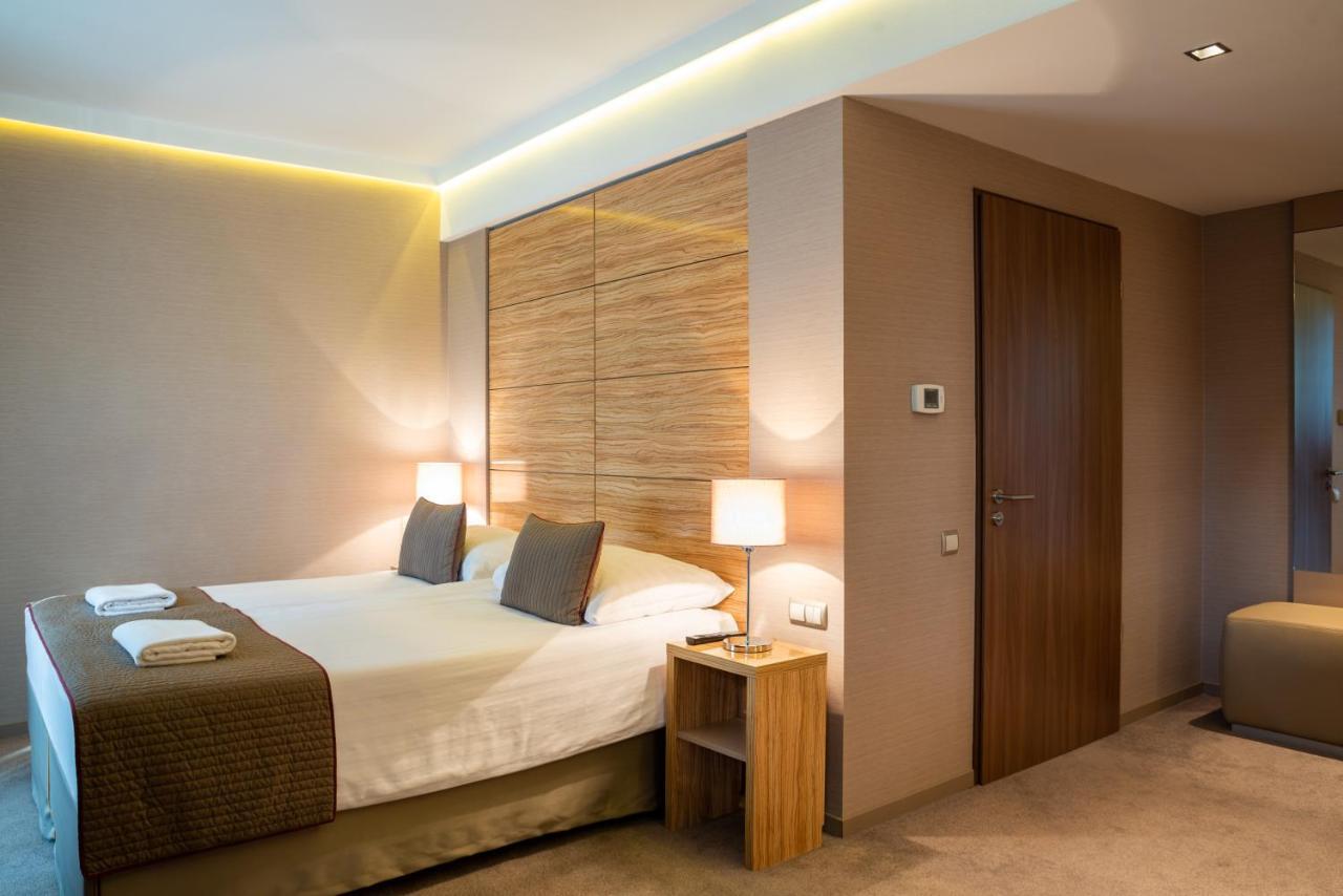 Hotel Pagony Wellness Ньиредьхаза Экстерьер фото