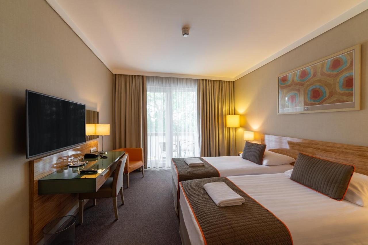 Hotel Pagony Wellness Ньиредьхаза Экстерьер фото