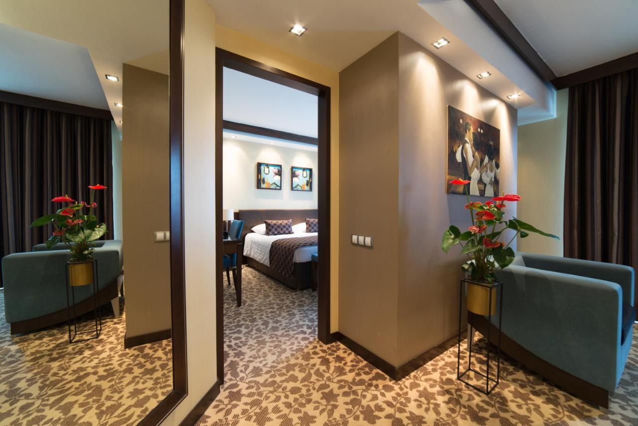 Hotel Pagony Wellness Ньиредьхаза Экстерьер фото
