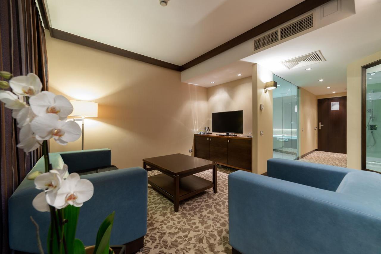 Hotel Pagony Wellness Ньиредьхаза Экстерьер фото