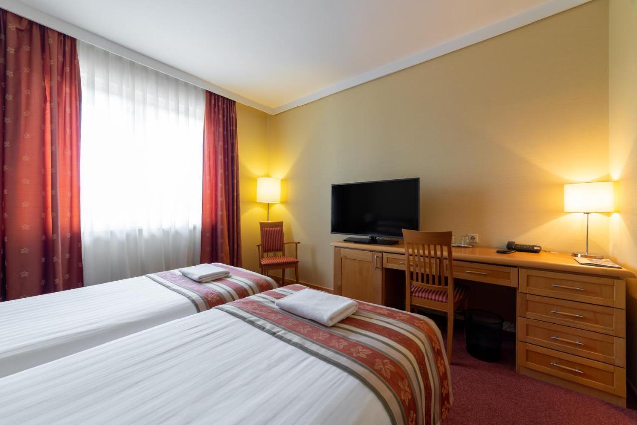 Hotel Pagony Wellness Ньиредьхаза Экстерьер фото