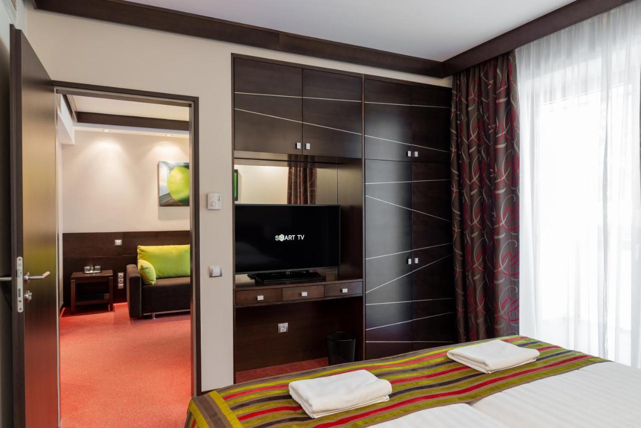 Hotel Pagony Wellness Ньиредьхаза Экстерьер фото