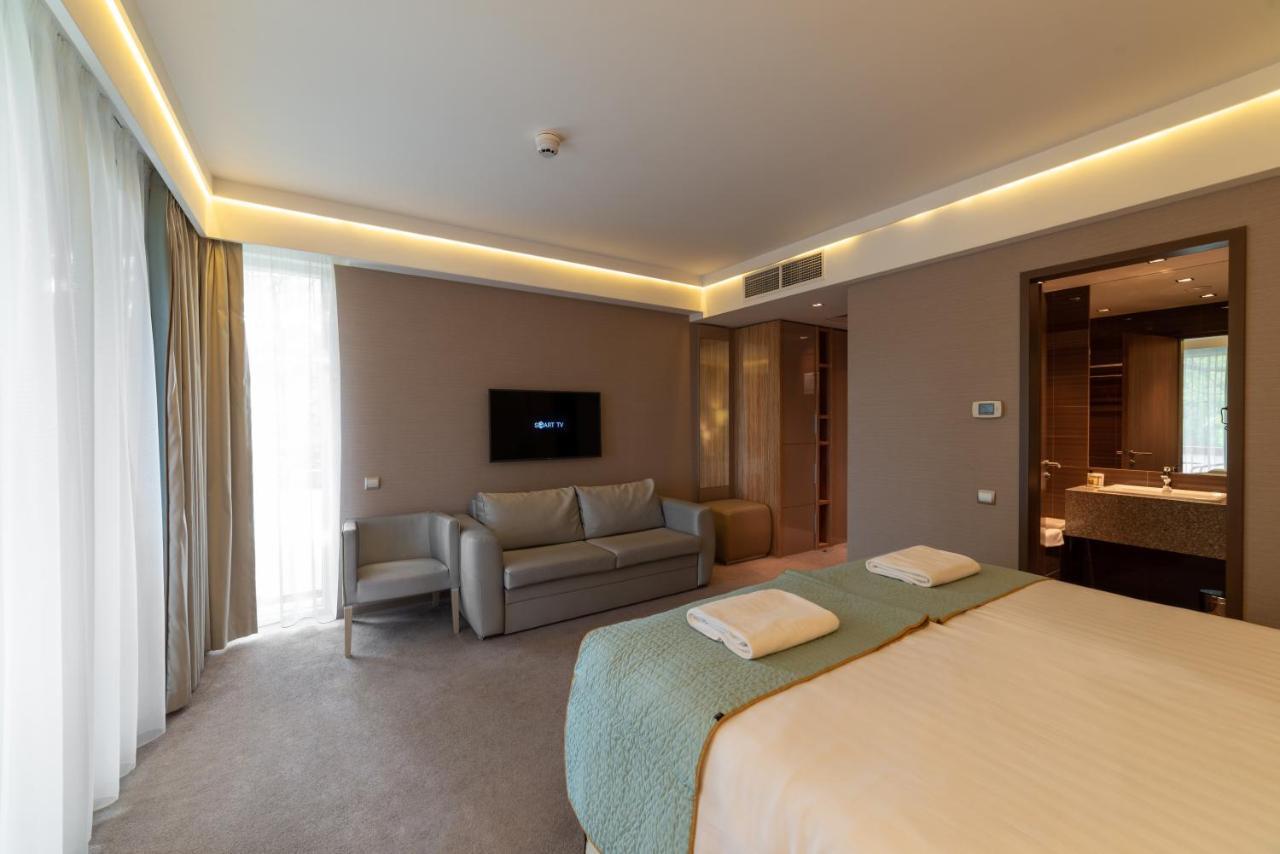 Hotel Pagony Wellness Ньиредьхаза Экстерьер фото