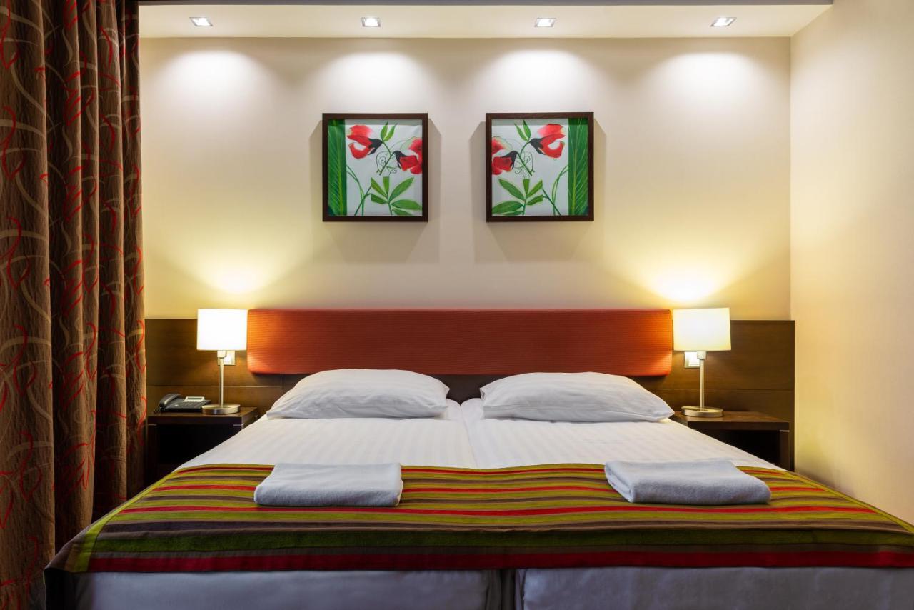 Hotel Pagony Wellness Ньиредьхаза Экстерьер фото