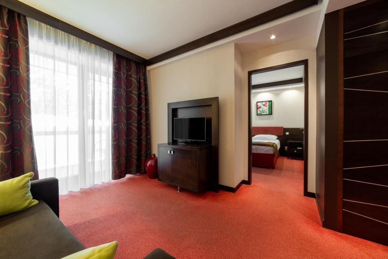 Hotel Pagony Wellness Ньиредьхаза Экстерьер фото