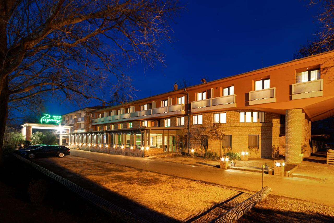 Hotel Pagony Wellness Ньиредьхаза Экстерьер фото